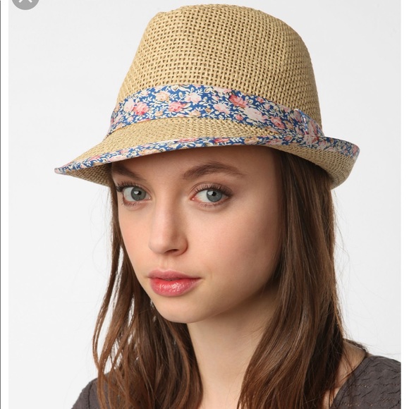 Pins & Needles Accessories - Pins and needles hat!